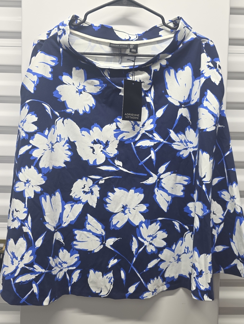 Adrienne Vittadini Navy and White Floral Kneelength Skirt Resortwear Vacation